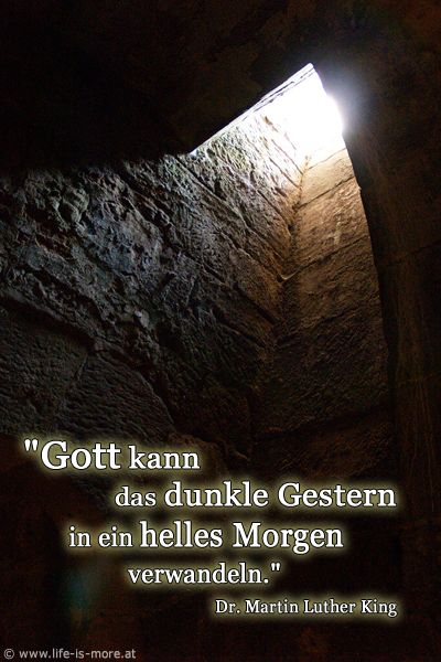 Gott kein das dunkles Gestern in ein helles Morgen verwandeln. Dr. Martin Luther King - Bildquelle: pixelio.de