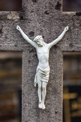 Jesus am Kreuz - Jesus Christus, Kreuz, Kreuzigung, Jesusfigur, Figur, Steinkreuz, kostenlos, download Jesus am Kreuz