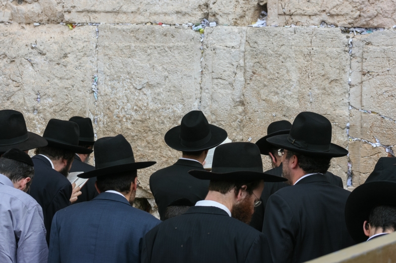 Anbetende Juden an der Klagemauer