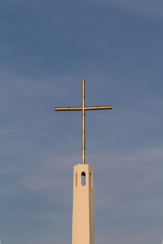 Kreuz auf Turmspitze